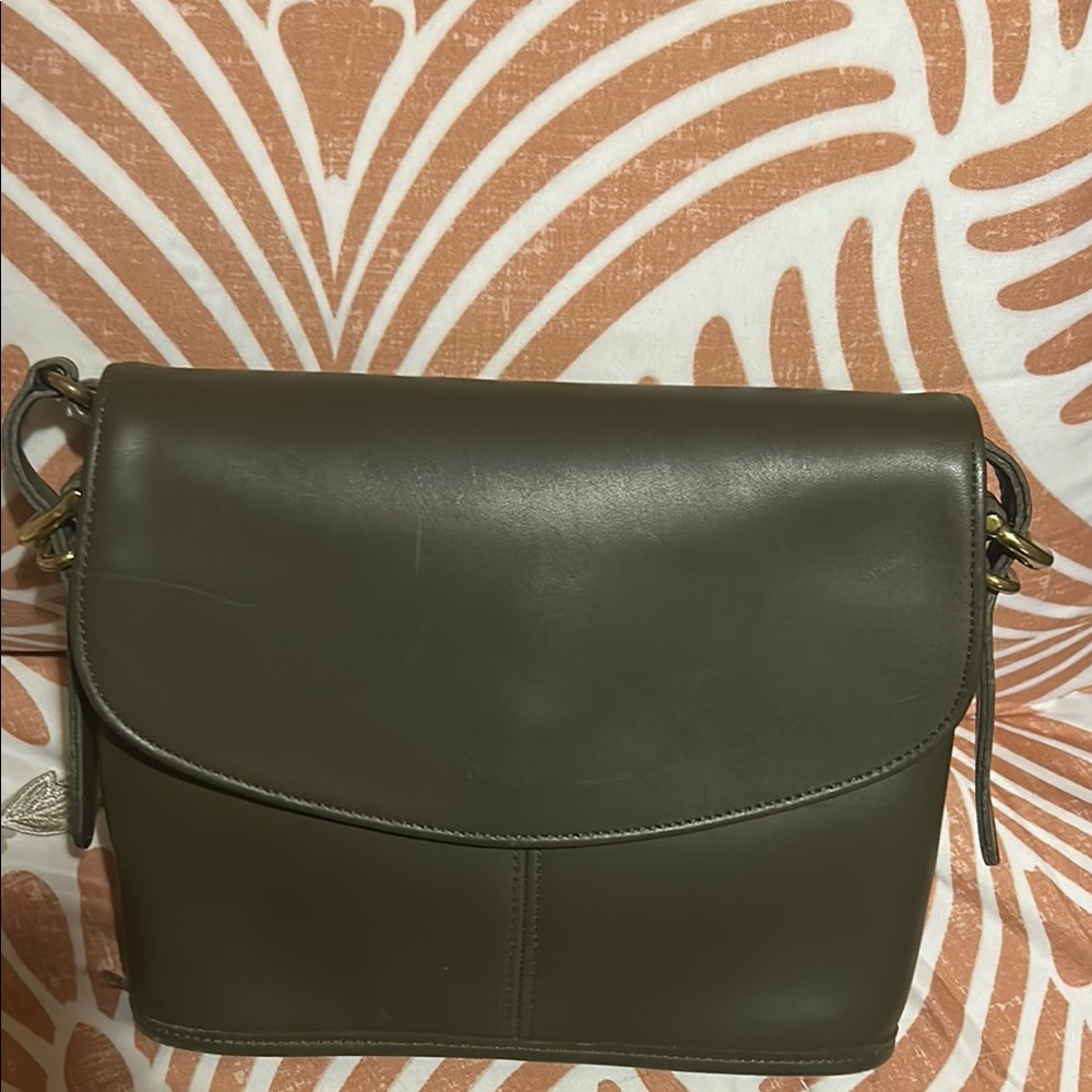 Coach - Vintage Green Leather Crossbody Bag with Flap Closure